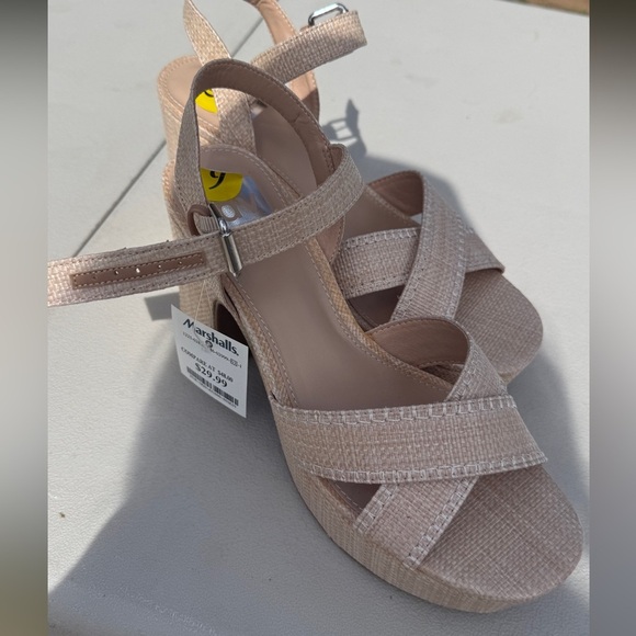 Dolce Vita Strappy Block Heel Sandals - Picture 1 of 4